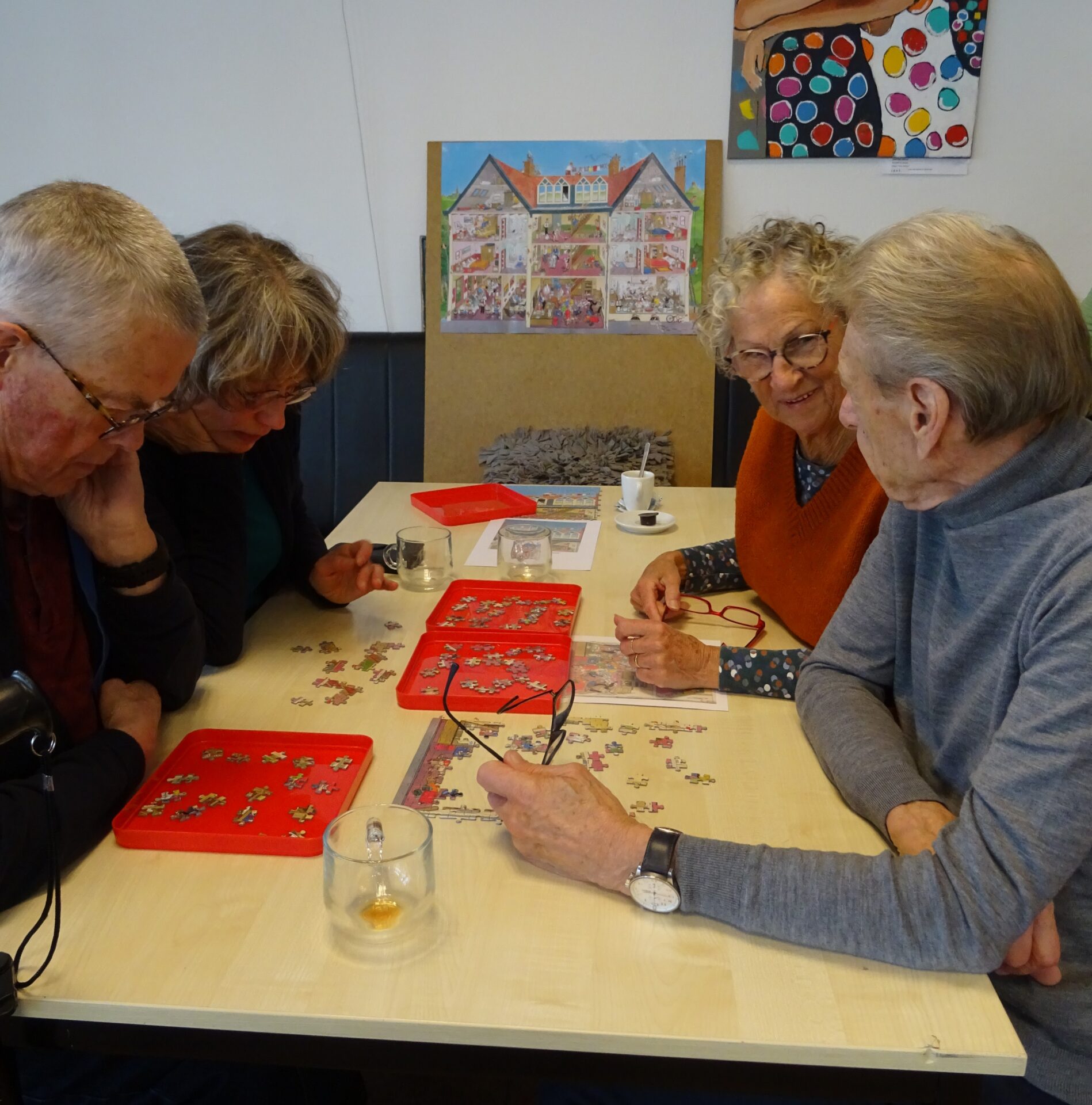 Gezellige puzzelmiddag bij Verbindingscentrum de 5Hoek