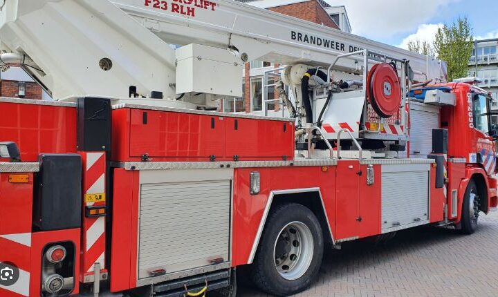 Brand verwoest snackbar in Deventer