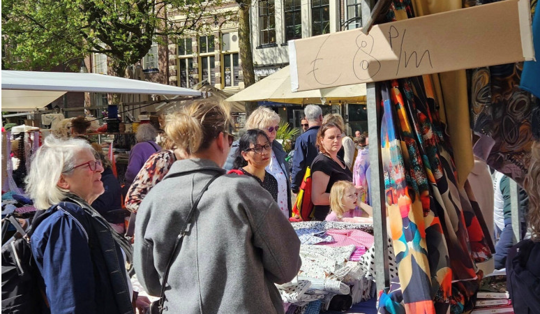 Stoffenmarkt komende zondag op de Brink